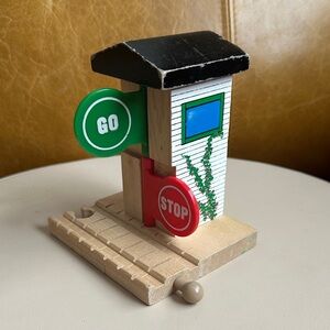 Thomas & Friends - Wooden Stop and Go Signal Station